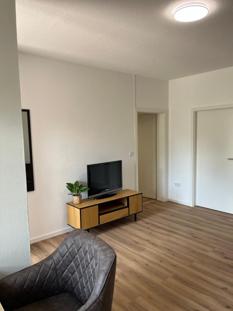 Wohnzimmer Wohnung Süd mit Fernseher